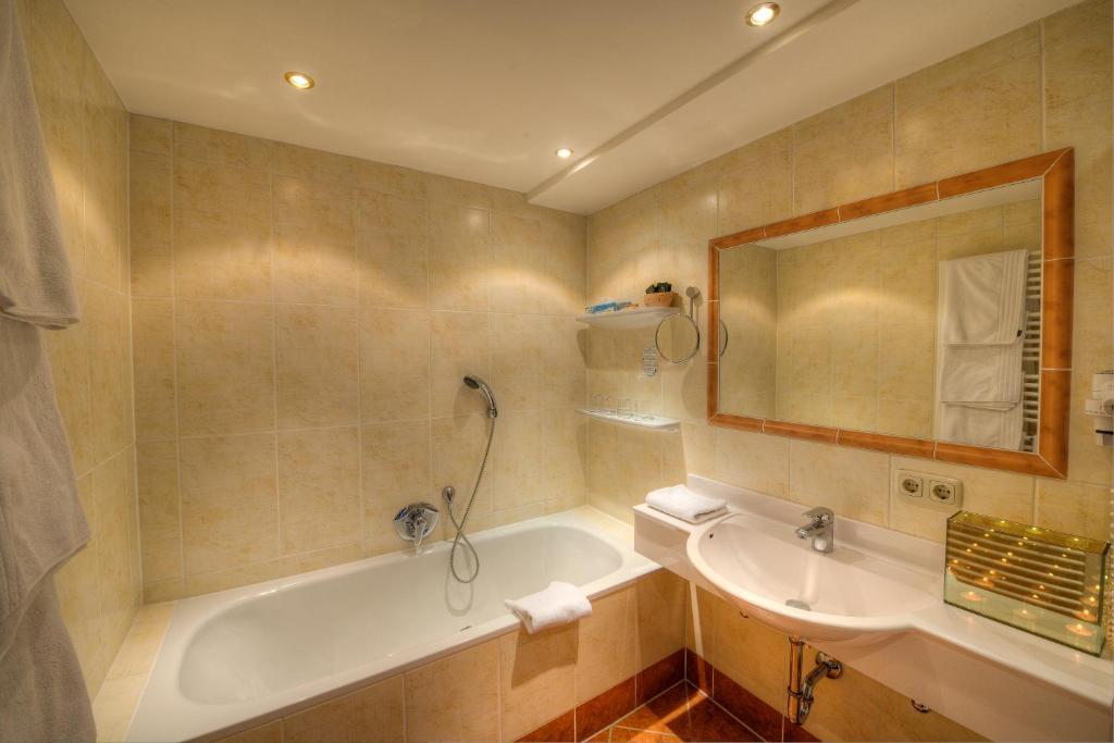 Jaegerwirt Hotel Кицбюел Стая снимка